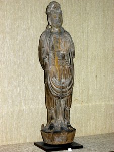 कोउन-यिन, करुणा का बोधिसत्व, सांग राजवंश (960-1276) (चित्रित लकड़ी) द्वारा Chinese School