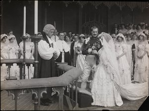 अभी भी फिल्म 'सिक्सटी इयर्स ए क्वीन' से, c.1914 (b/w फोटो) द्वारा कंपनी बायरन