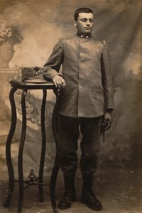 एल्बम "द जीएम आर आर्मी (प्रथम विश्व युद्ध)": देश की वर्दी में 34वीं इन्फैंट्री रेजिमेंट के सैनिक (बी/डब्ल्यू फोटो) द्वारा Conterno Conterno