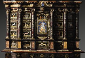 लुई XIV कैबिनेट-ऑन-स्टैंड (गिल्ट-कांस्य, पिएट्रा ड्यूरा, कछुआ, राख, ebonised और पार्सल-गिल्ट) (यह भी देखें 1766355-6) द्वारा डोमेनिको और गोबेलिन्स कार्यशाला (attr। To) Cucci
