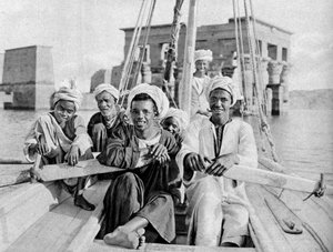 बर्बेरिन नाविक, फिल इले की बाढ़, मिस्र, c1922 द्वारा डोनाल्ड मैकलेश