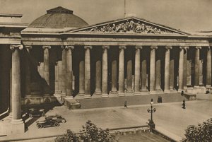ओल्ड मोंटाग हाउस की साइट पर ब्रिटिश म्यूजियम का कर्नलडेड फ्रंट, c1935। द्वारा डोनाल्ड मैकलेश