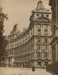 सैलिसबरी हाउस: शहर में पैलेटियल बिजनेस परिसर, c1935। द्वारा डोनाल्ड मैकलेश