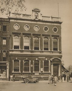 स्कूल ऑफ़ लीगेस्टर स्क्वायर ऑन द साइट ऑन हॉगर्थ्स हाउस, c1935। द्वारा डोनाल्ड मैकलेश