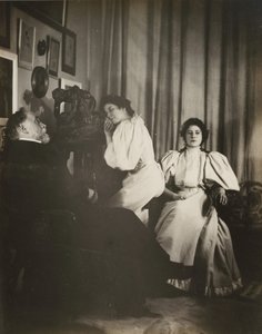 [क्रिस्टीन और यवोन लेरोल के साथ सेल्फ-पोर्ट्रेट], शायद 1895-96। द्वारा एडगर डीगास