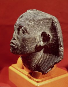 सेसोस्ट्रिस III के प्रमुख, कर्णक, मध्य साम्राज्य के पास मेदमुद से, c.1862-43 ईसा पूर्व (ग्रेनाइट)