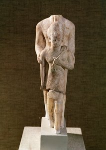 अमुन, करनक (चूना पत्थर) के मंदिर से अमेनहोट III (1382-44 ईसा पूर्व) की रक्षा करने वाले अमुन
