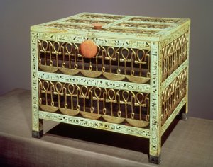 तूतनखामुन के मकबरे के खजाने से (C.1370-52 ईसा पूर्व) न्यू किंगडम (लागू सोने और चांदी के साथ लकड़ी और हाथी दांत)