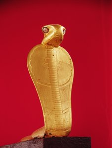 टुटनखमुन के मकबरे से कोबरा नेत्री-अंख का चित्र (c.1370-1352 ईसा पूर्व) न्यू किंगडम (सोने की लकड़ी)