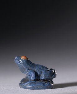 मेंढक ताबीज, c.1380-1330 ईसा पूर्व (पॉलीक्रोम फ़ाइनेस) द्वारा मिस्र का 18वां राजवंश Dy