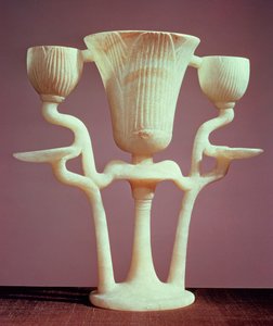 तूतनखामुन की कब्र से तीन कमल के फूल के रूप में दीपक (c.1370-52 ईसा पूर्व) न्यू किंगडम (एलाबस्टर)