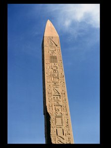 अमून के महान मंदिर, कर्णक मंदिर, न्यू किंगडम में टूथमोसिस I (1504-1492 ईसा पूर्व) का ओबिलिस्क