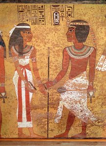तूतनखमुन (c.1370-1352 ई.पू.) और उनकी पत्नी, अंकेसेनमुन, उनकी कब्र से, न्यू किंगडम (चित्रित चूना पत्थर)