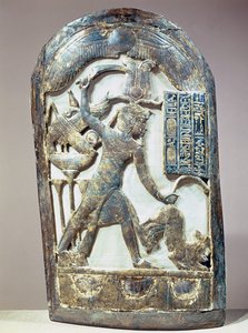तूतनखामुन के मकबरे से शेर का वध करने वाले राजा का चित्रण ढाल (c.1370-52 ईसा पूर्व) न्यू किंगडम (उठी और सोने की लकड़ी)