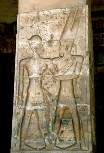 प्राचीन मिस्री कला: सेठी प्रथम के मंदिर के स्तंभ पर कम राहत (सेटी या सेती I .) द्वारा मिस्र का 19 वां राजवंश