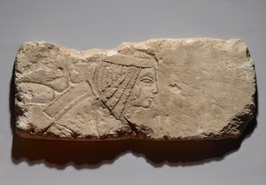 एक महिला की राहत, संभवतः बताओ अल-अमरना, न्यू किंगडम से, c.1353-1336 ईसा पूर्व (चूना पत्थर)