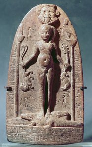 Cippus मगरमच्छ (गुलाबी ग्रेनाइट) पर खड़े बच्चे के रूप में Horus को चित्रित करता है