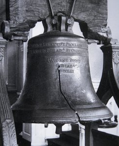 लिबर्टी बेल, 1752 में डाली गई (तांबा और टिन)