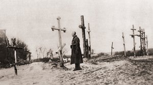 द इलस्ट्रेटेड वॉर न्यूज़, 1915 से प्रथम विश्व युद्ध के दौरान एक कॉमरेड-इन-आर्म्स की कब्र पर रूसी सैनिक द्वारा अंग्रेजी फोटोग्राफर