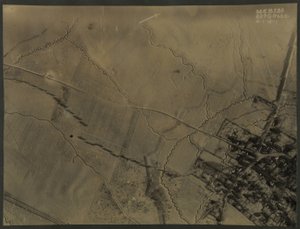 WWI की खाइयों के साथ हवाई तस्वीर, 1918 द्वारा अंग्रेजी फोटोग्राफर