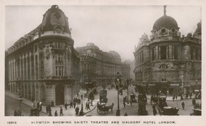 Aldwych में Gaiety Theatre और Waldorf Hotel दिखा रहा है द्वारा अंग्रेजी फोटोग्राफर