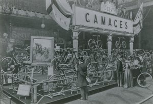 Gamages में साइकिलें द्वारा अंग्रेजी फोटोग्राफर