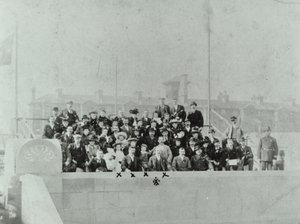 ब्लैकवॉल सुरंग: उद्घाटन समारोह, 1897 में भीड़ जमा हुई द्वारा अंग्रेजी फोटोग्राफर
