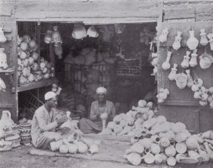 मिस्र: गुलेह, वाटर-कूलर बेचने वाले अरब (बी/डब्ल्यू फोटो) द्वारा अंग्रेजी फोटोग्राफर