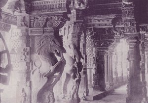 स्वर्ण लिली टैंक, मदुरा में प्रवेश द्वारा अंग्रेजी फोटोग्राफर