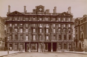 Euston Hotel, लंदन, दक्षिण की ओर द्वारा अंग्रेजी फोटोग्राफर