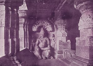इंद्र की आकृति, एलोरा की गुफाएँ द्वारा अंग्रेजी फोटोग्राफर