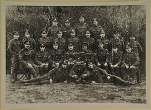 समूह चित्र, संभवतः लीसेस्टर रॉयल हॉर्स आर्टिलरी, 1914-15 द्वारा अंग्रेजी फोटोग्राफर