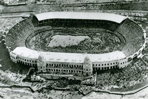 प्रथम वेम्बली कप फ़ाइनल, 1923 के लिए स्टेडियम पर आक्रमण द्वारा अंग्रेजी फोटोग्राफर
