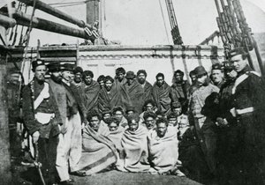 1866 में वेलिंगटन हार्बर में एक जेल में बंद माओरी कैदी द्वारा अंग्रेजी फोटोग्राफर