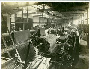 सुई लगा कमरा, लांग मीडो मिल, 1923 द्वारा अंग्रेजी फोटोग्राफर