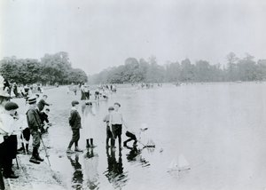 गोल तालाब, केंसिंग्टन गार्डन द्वारा अंग्रेजी फोटोग्राफर