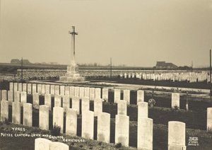 सेंट चार्ल्स ऑफ़ पोटेज़ सेमेट्री, Ypres द्वारा अंग्रेजी फोटोग्राफर