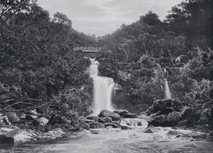 स्कॉटलैंड: इनवर्सनैड फॉल्स, लोच लोमोंड (बी / डब्ल्यू फोटो) द्वारा अंग्रेजी फोटोग्राफर