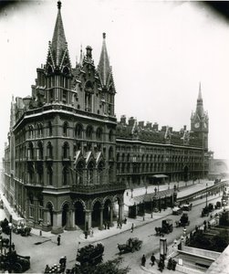 सेंट पैनक्रास रेलवे स्टेशन; अप्रैल 1899 से तस्वीर द्वारा अंग्रेजी फोटोग्राफर