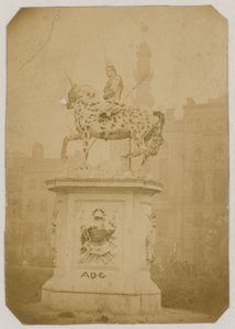 किंग जॉर्ज I, लीसेस्टर स्क्वायर, लंदन की मूर्ति; 1866 में ली गई तस्वीर द्वारा अंग्रेजी फोटोग्राफर