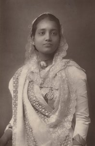 The Maharani of Kuch Behar  द्वारा अंग्रेजी फोटोग्राफर