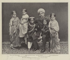 मैसूर के दिवंगत महाराज जीसीएसआई और उनका परिवार द्वारा अंग्रेजी फोटोग्राफर