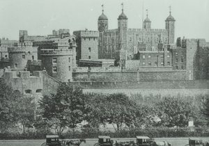 टॉवर हिल: टॉवर ऑफ लंदन का दृश्य, 1895 द्वारा अंग्रेजी फोटोग्राफर