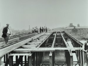 वॉक्सहॉल ब्रिज: विध्वंस, 1898 द्वारा अंग्रेजी फोटोग्राफर