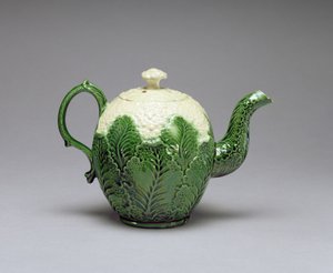 फूलगोभी चायदानी, बर्लेम, स्टैफ़र्डशायर से, c.1759-66 (सीसा चमकता हुआ क्रीम मिट्टी के बरतन, पर्ची-कास्ट) द्वारा अंग्रेजी स्कूल
