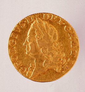 गोल्डन इंग्लिश गिनी (गिनी), किंग जॉर्ज II का शासनकाल (1714-1760) 18 वीं शताब्दी। दीम। २,५ सेमी नेपल्स, संग्रहालय पुरातत्व द्वारा अंग्रेजी स्कूल