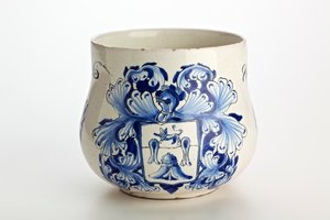 लंदन विवाह कप, 1688 (टिन-चमकता हुआ मिट्टी के बरतन) द्वारा अंग्रेजी स्कूल