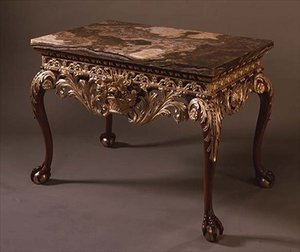 गेंद और पंजे के पैरों के साथ संगमरमर की शीर्ष तालिका, c.1720 (पार्सल गिल्ट और संगमरमर) द्वारा अंग्रेजी स्कूल