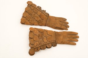 पुरुषों के चमड़े के बख्तरबंद दस्ताने, c.1600-50 (भारी चमड़े का चमड़ा) द्वारा अंग्रेजी स्कूल