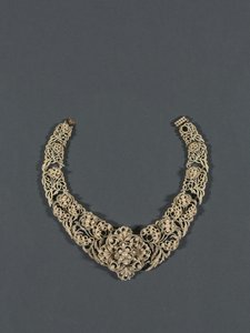 हार द्वारा अंग्रेजी स्कूल